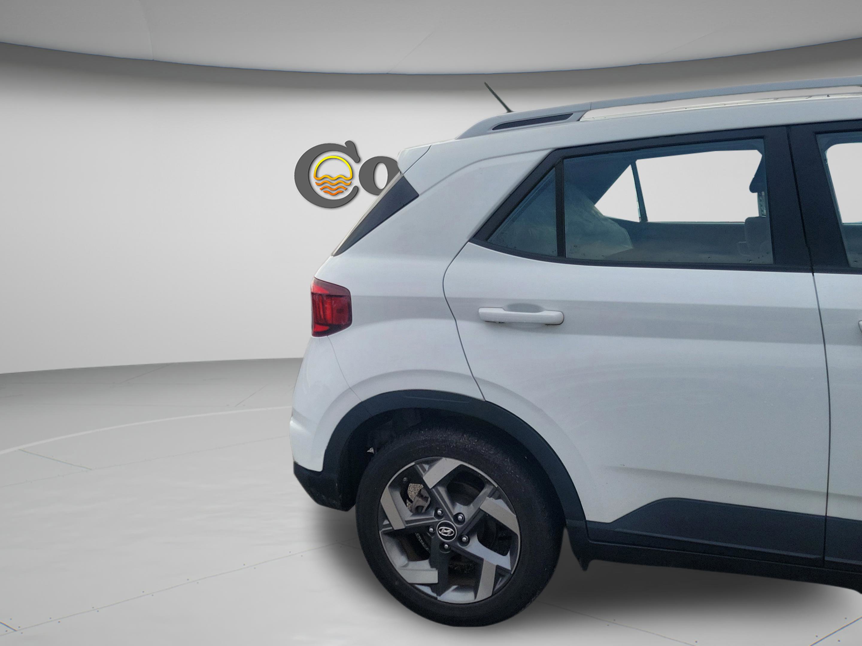 Used 2024 Hyundai Venue SEL FWD image 12