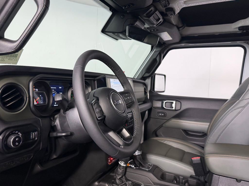 Used 2025 Jeep Gladiator Mojave AWD/4WD image 23