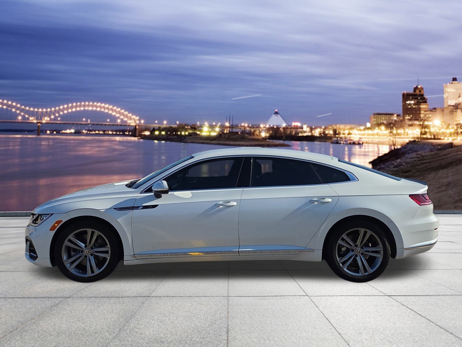 Used 2022 Volkswagen Arteon SE image 2