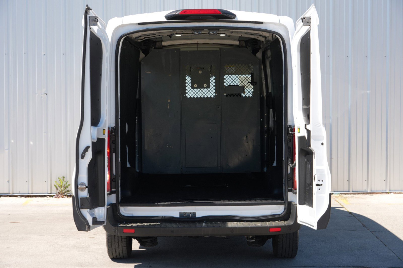 Used 2022 Ford E-Transit Medium Roof w/ Load Area Protection Package image 9