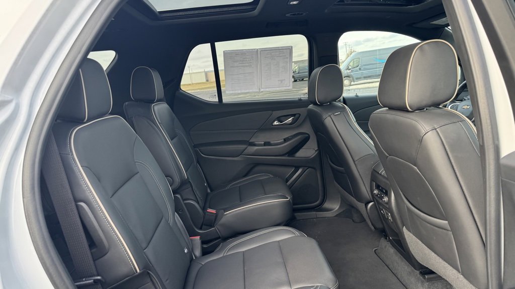 Used 2023 Chevrolet Traverse Premier image 17