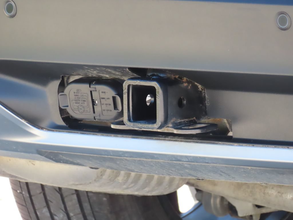 Used 2024 Ford Explorer XLT w/ Equipment Group 202A AWD/4WD image 15