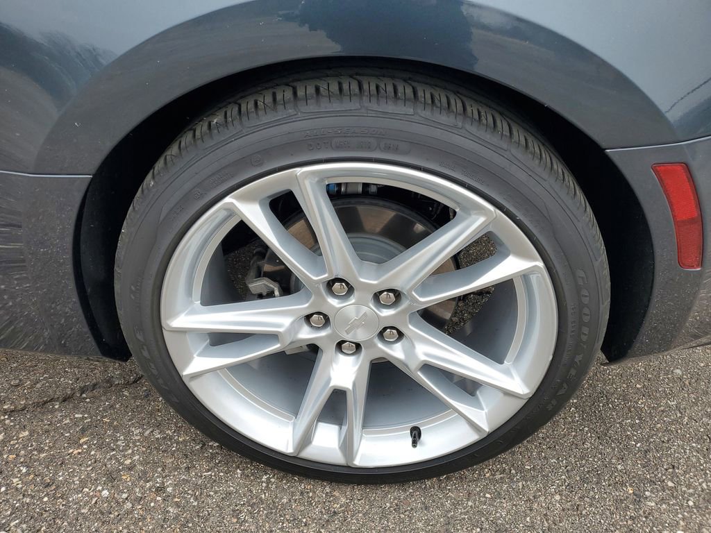Certified 2020 Chevrolet Camaro LT w/ RS Package image 28
