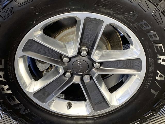 Used 2022 Jeep Wrangler Unlimited Sahara AWD/4WD image 29