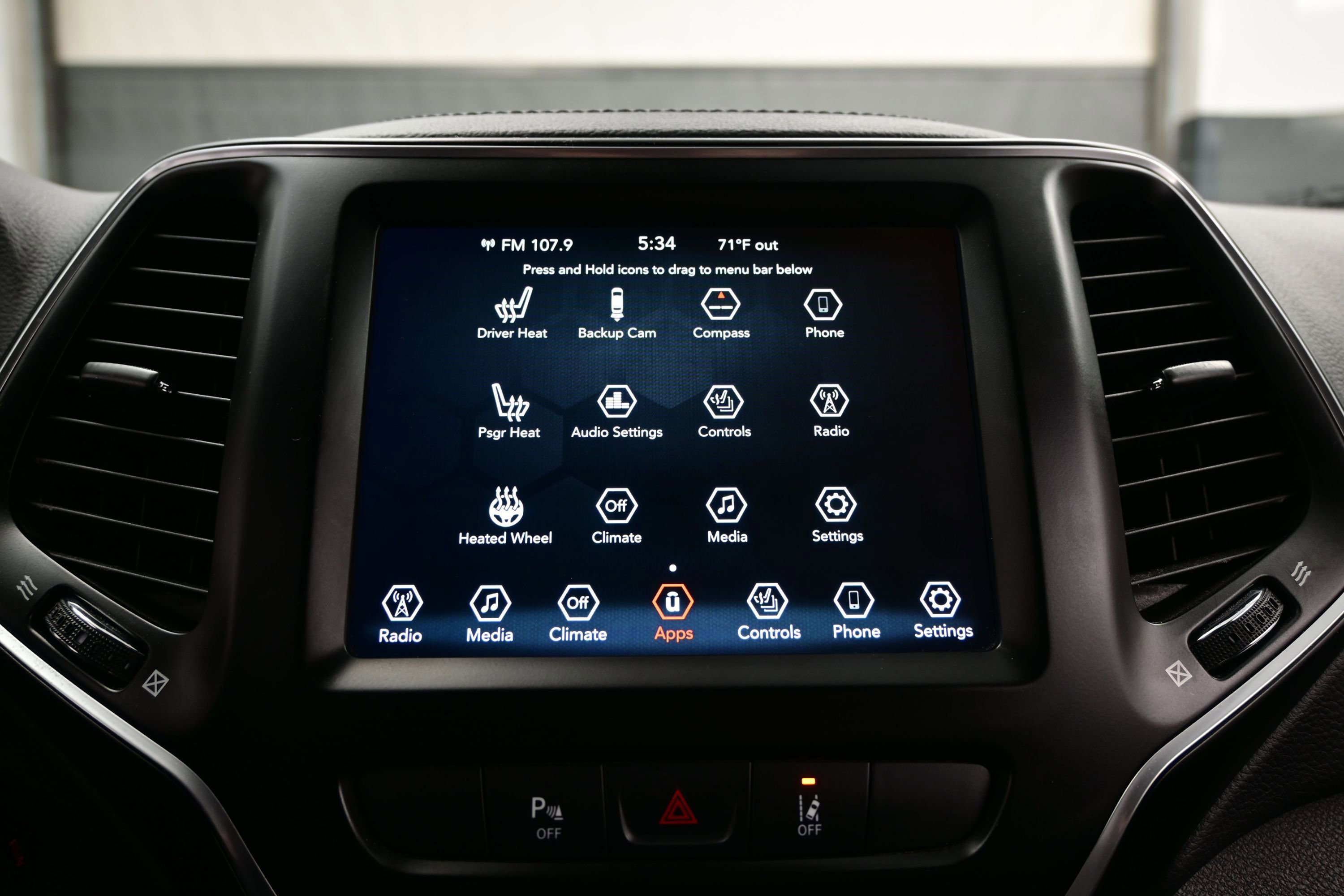 Used 2021 Jeep Cherokee Latitude Lux w/ Comfort/Convenience Group AWD/4WD image 18