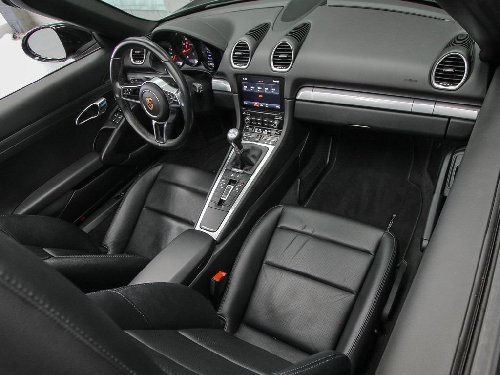 Used 2018 Porsche 718 Boxster RWD image 22