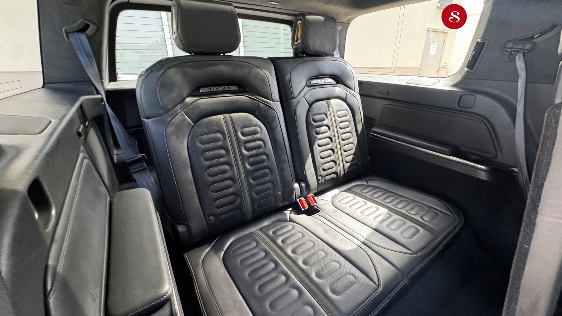 Used 2025 Rivian R1S Adventure AWD/4WD image 19