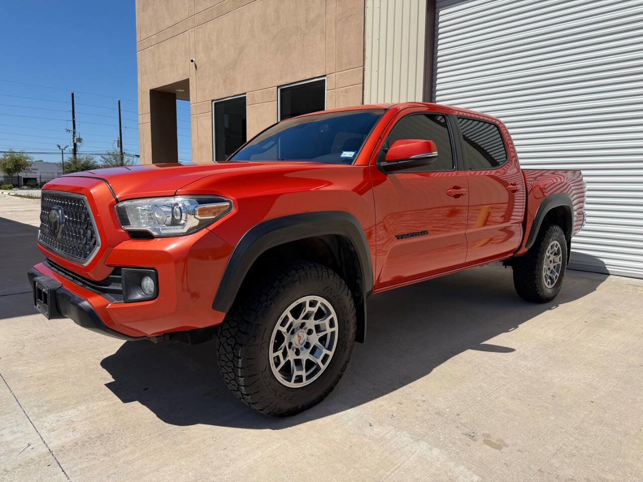 Used 2018 Toyota Tacoma TRD Off-Road image 2