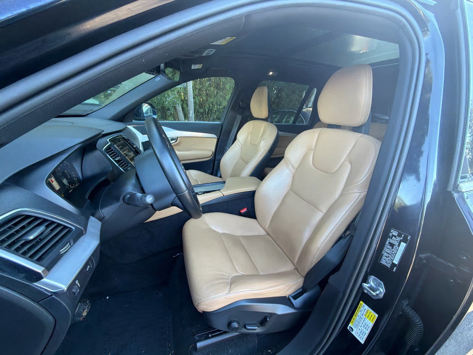Used 2017 Volvo XC90 T6 Momentum w/ Vision Package AWD/4WD image 25
