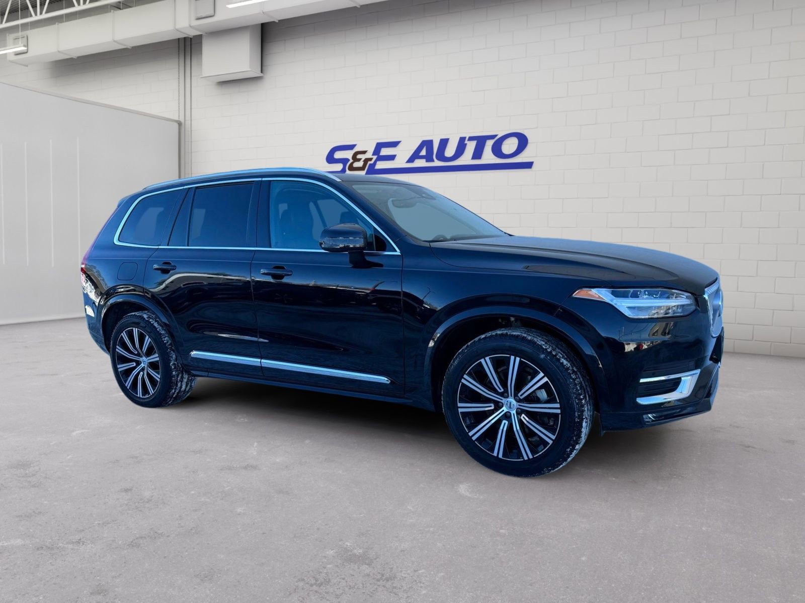 Used 2025 Volvo XC90 B5 Core AWD/4WD image 6