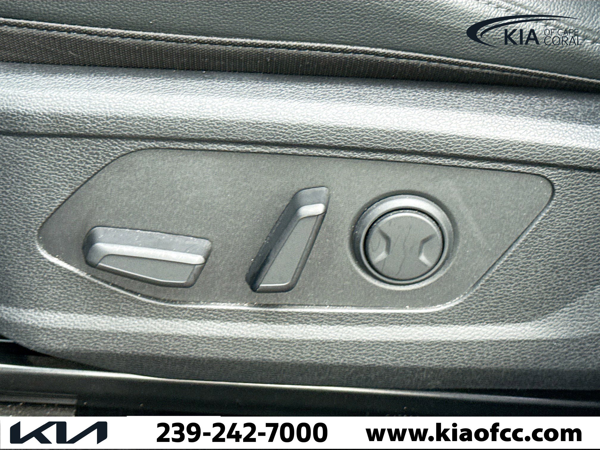 Used 2025 Kia Sportage EX image 23