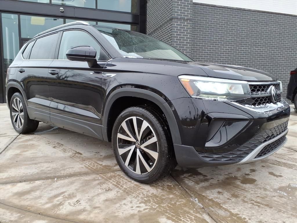 Used 2022 Volkswagen Taos SE w/ Panoramic Sunroof Package image 1