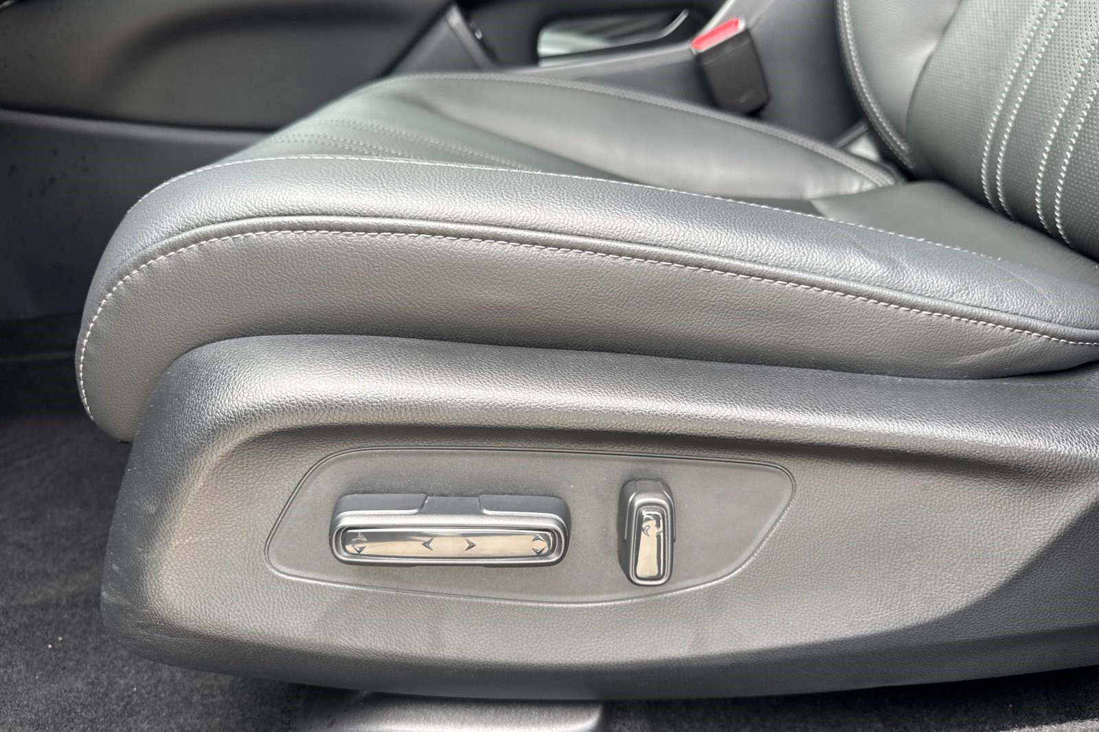 Used 2024 Honda HR-V EX-L image 14
