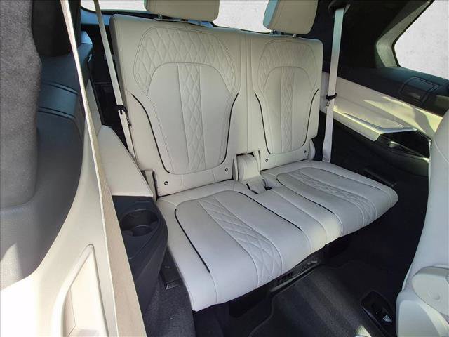Used 2022 BMW X7 M50i w/ Dynamic Handling Package AWD/4WD image 22