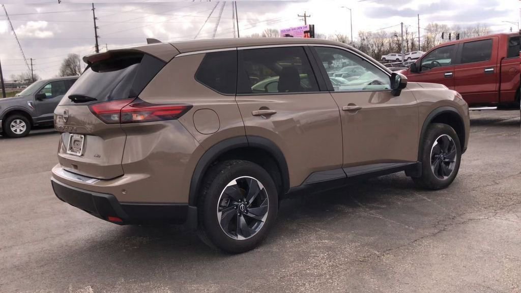 Used 2025 Nissan Rogue SV AWD/4WD image 8