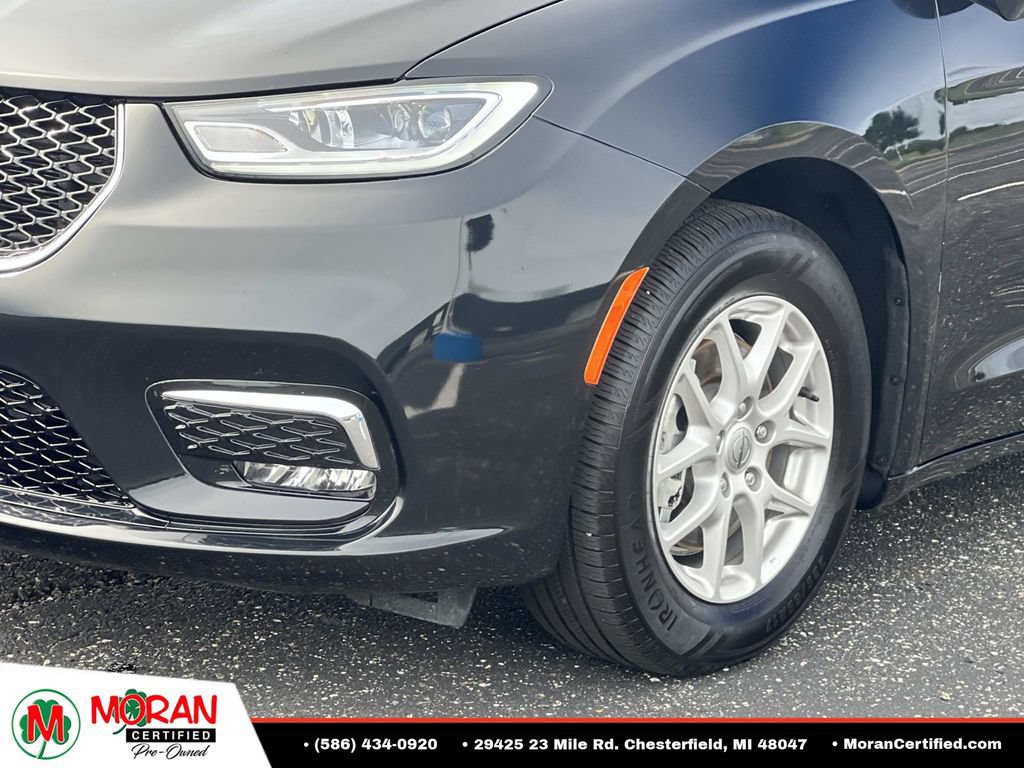 Used 2025 Chrysler Pacifica Select FWD image 8