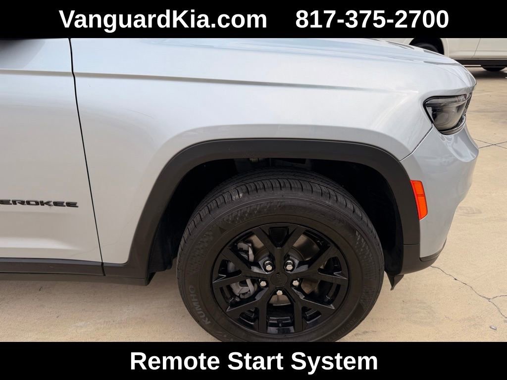 Used 2024 Jeep Grand Cherokee L Laredo AWD/4WD image 11