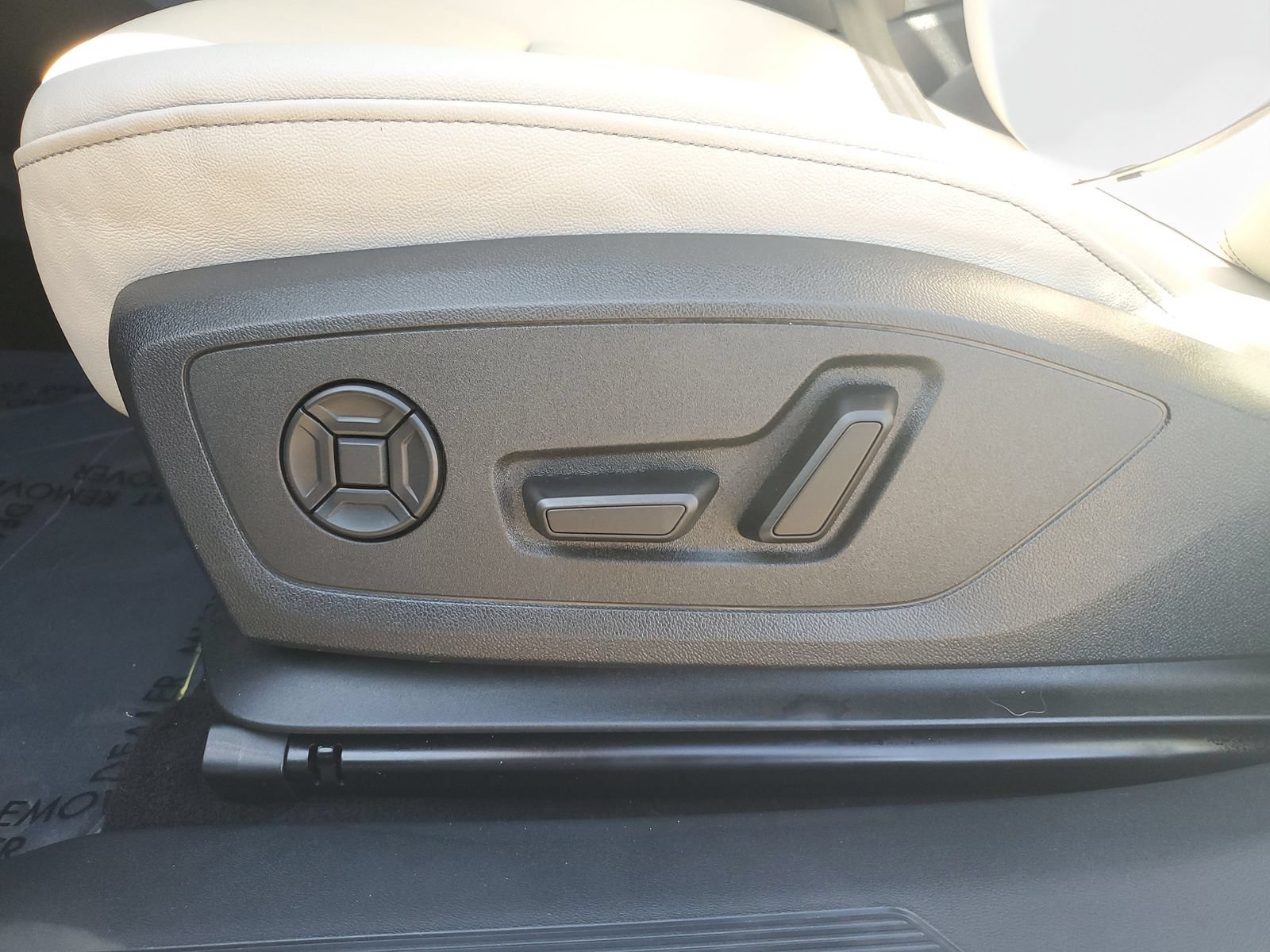 Used 2025 Audi Q4 e-tron Premium w/ Convenience Package RWD image 22