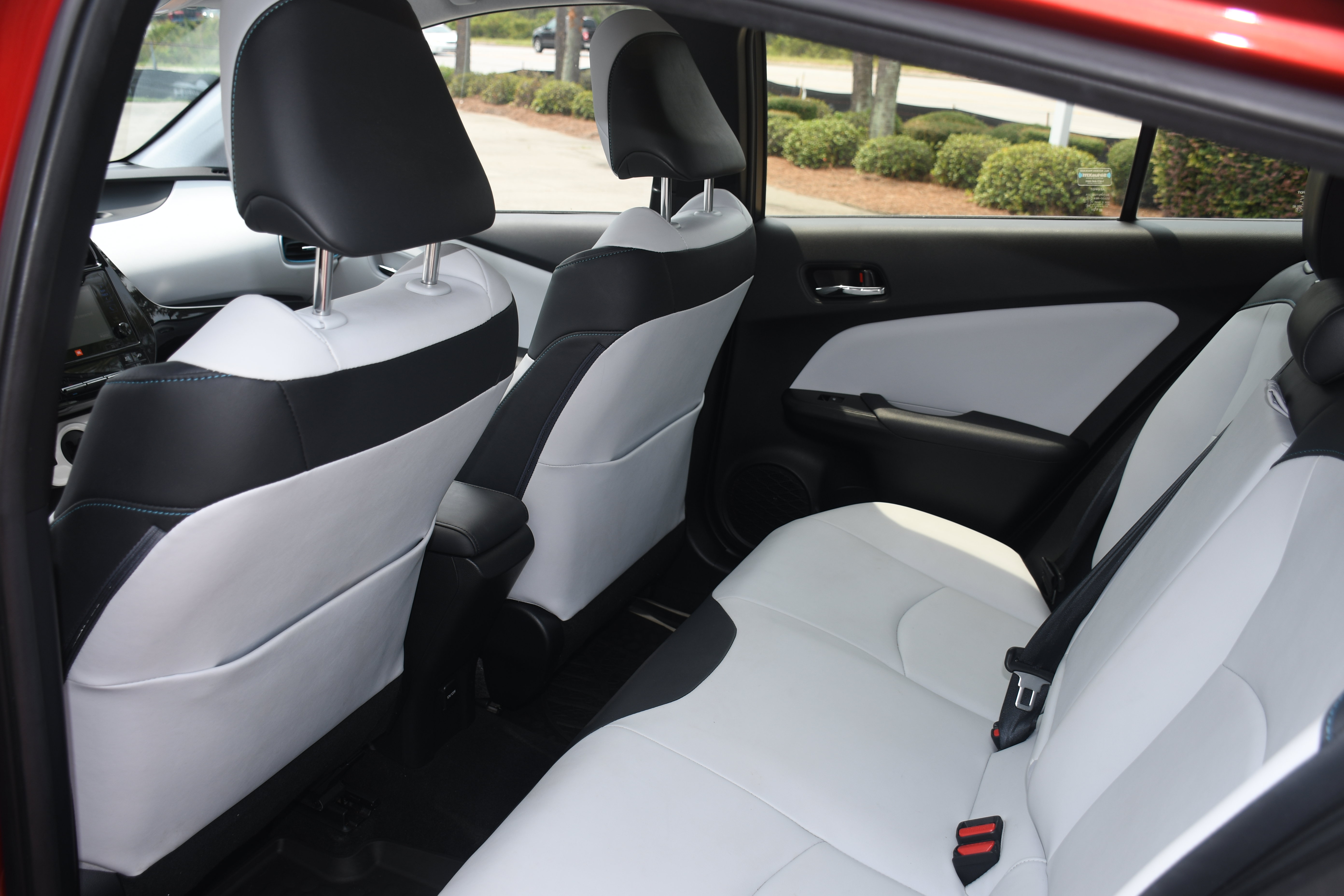 Used 2017 Toyota Prius Four FWD image 16