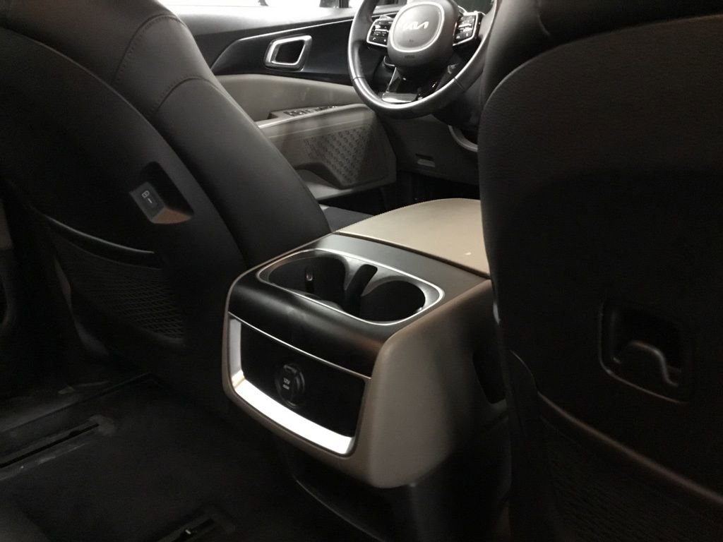 Used 2025 Kia Carnival image 20