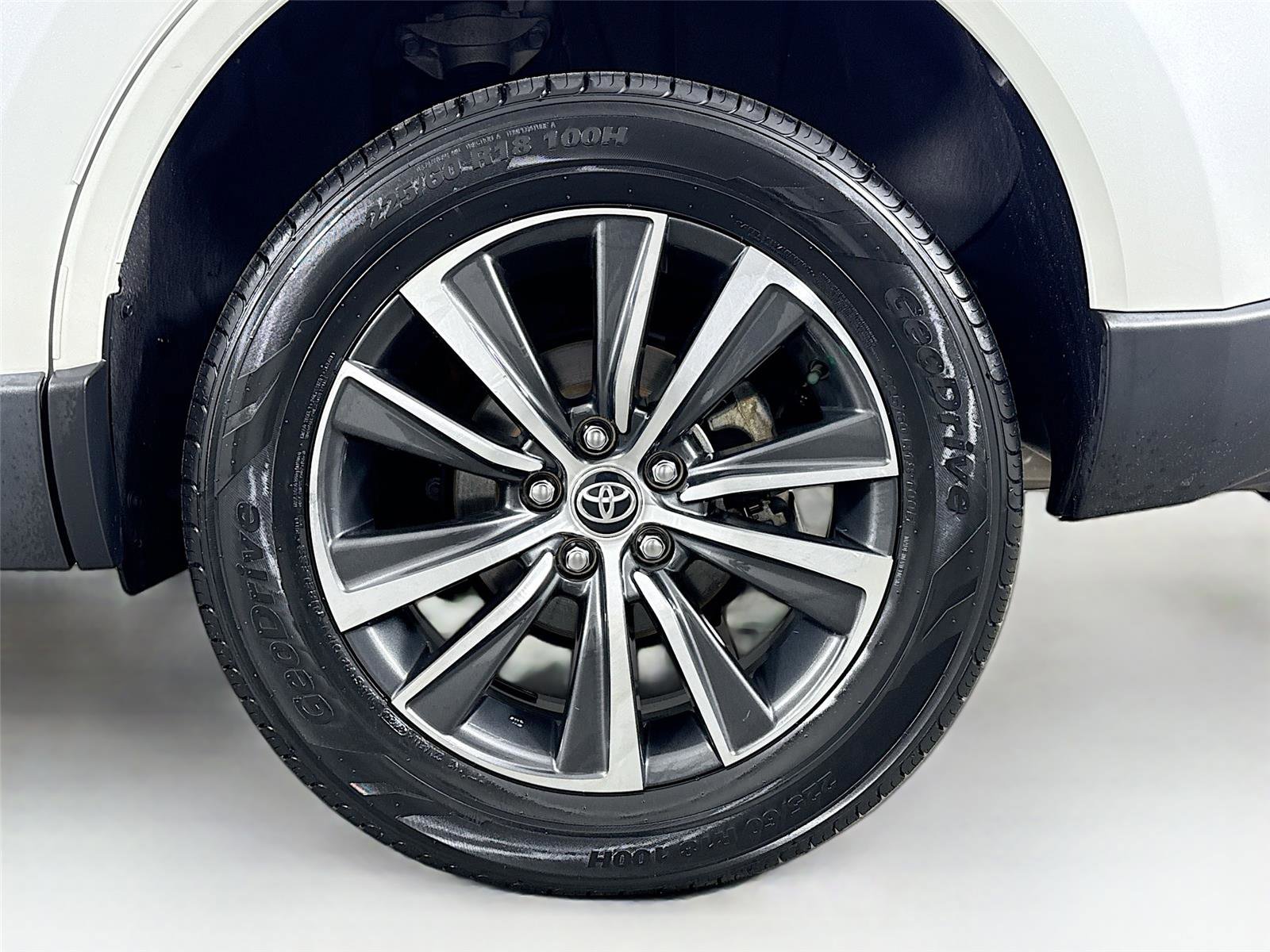 Certified 2022 Toyota Venza XLE image 43