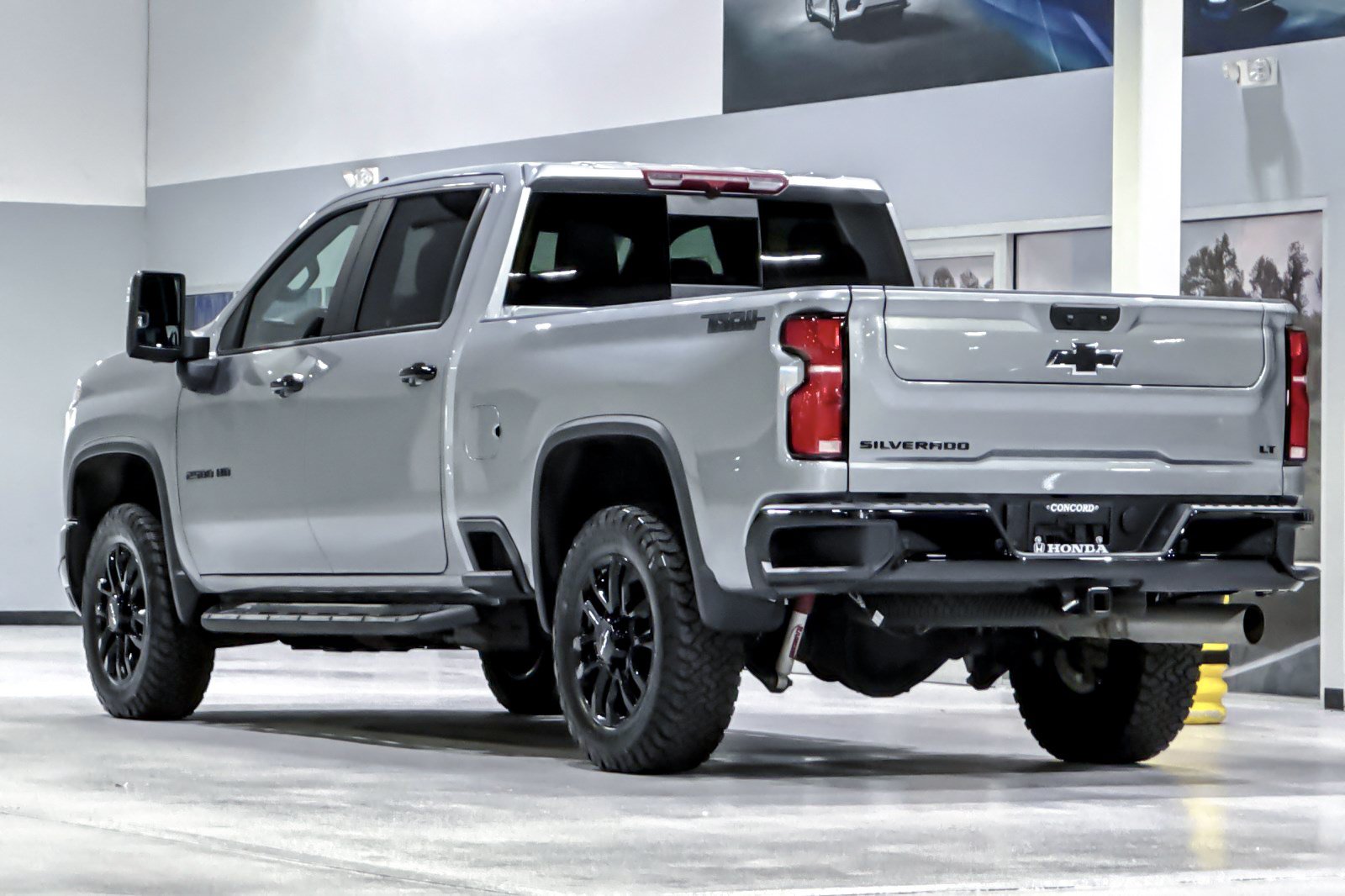 Used 2026 Chevrolet Silverado 2500 LT w/ Trail Boss Package AWD/4WD image 3
