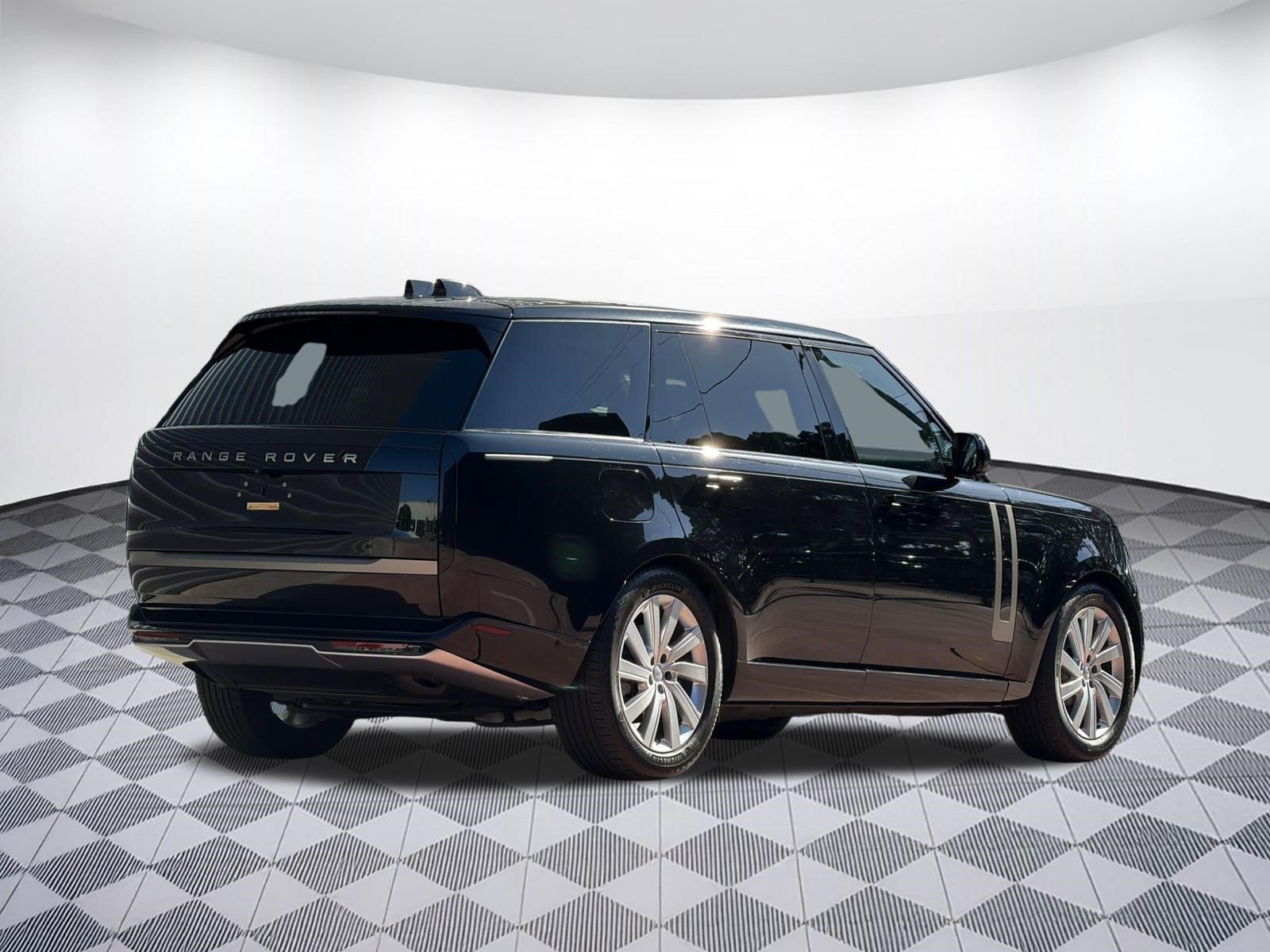 Used 2024 Land Rover Range Rover Long Wheelbase SE AWD/4WD image 8