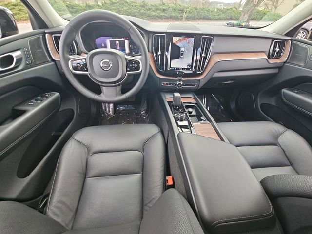 Used 2024 Volvo XC60 B5 Plus image 14