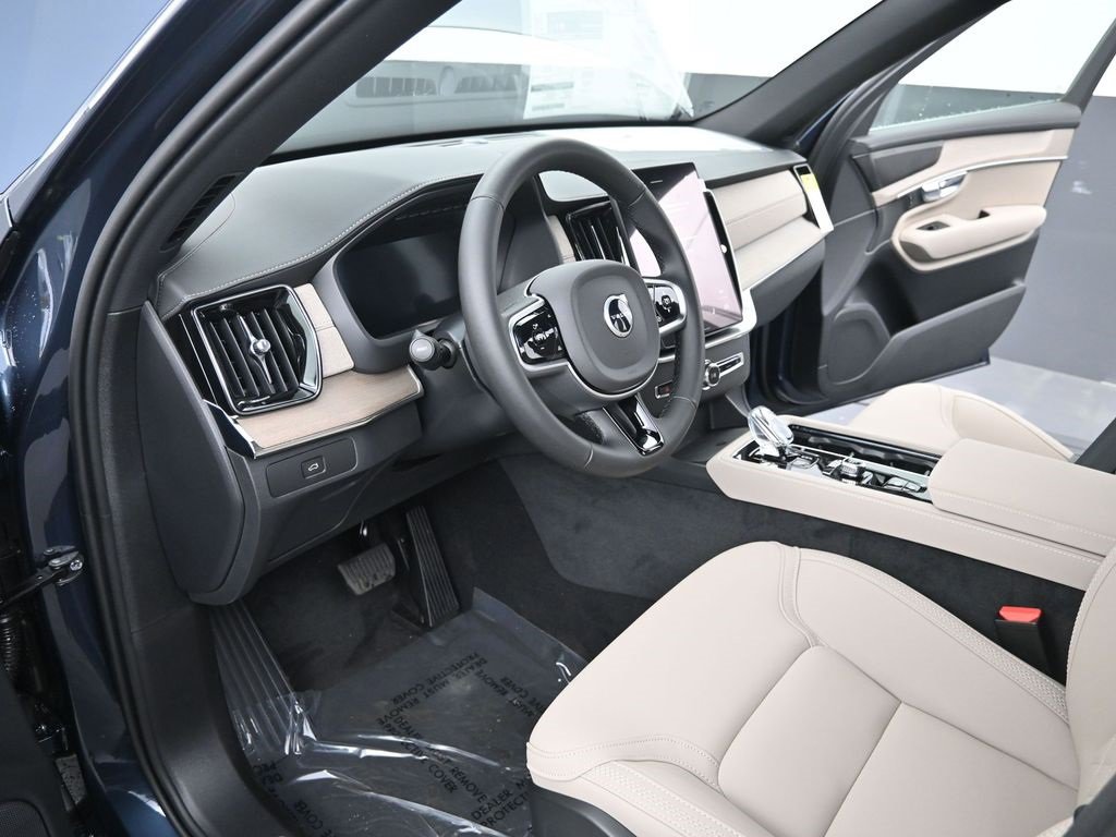 New 2026 Volvo XC90 B6 Plus w/ Protection Package Premier image 14