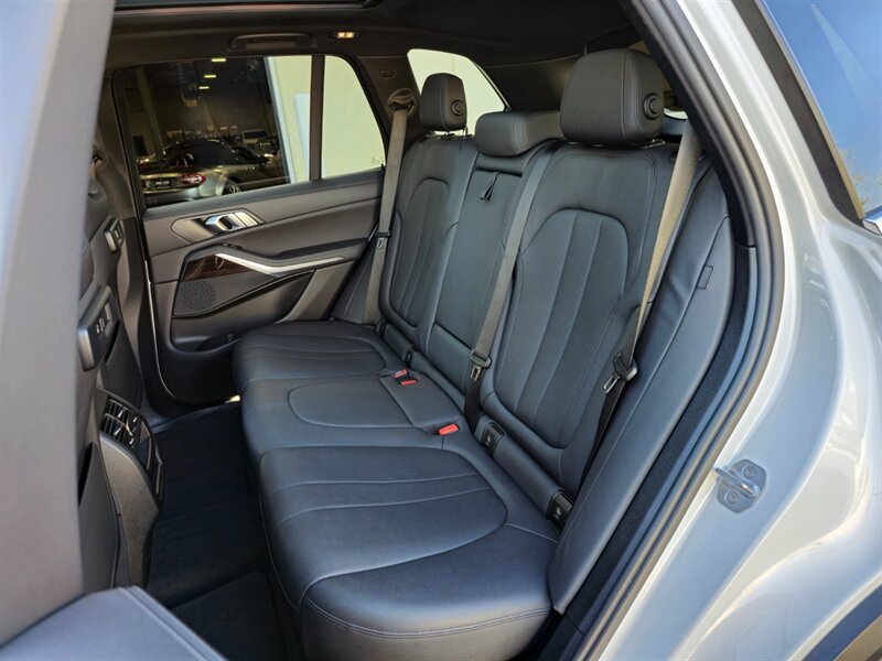Used 2019 BMW X5 xDrive40i AWD/4WD image 29