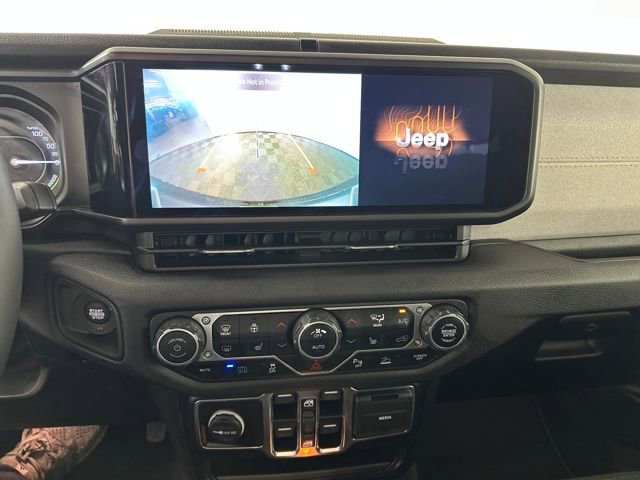 Used 2024 Jeep Wrangler Unlimited w/ Convenience Group image 22