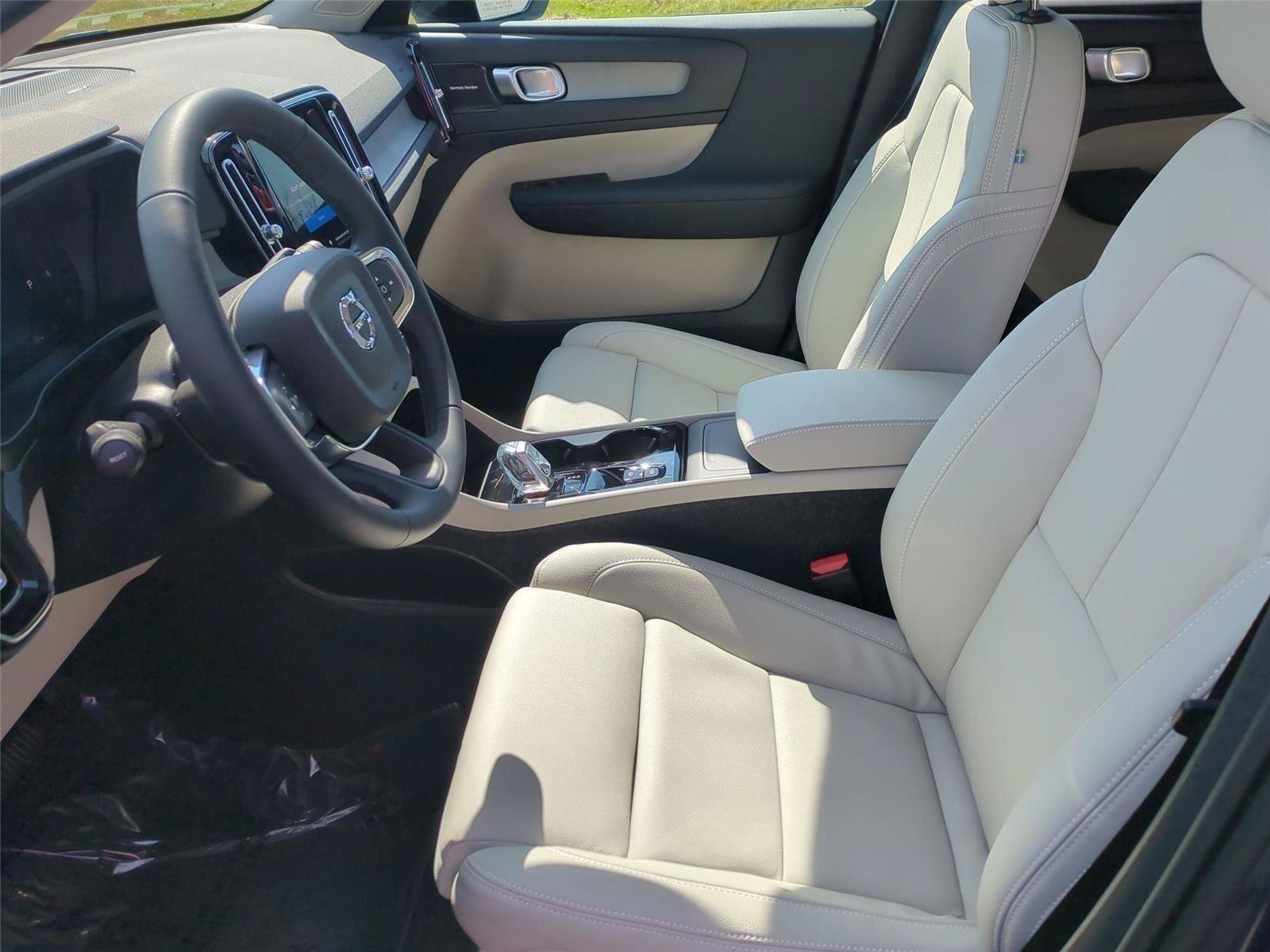 New 2026 Volvo XC40 B5 Ultra w/ Protection Package Premier AWD/4WD image 15