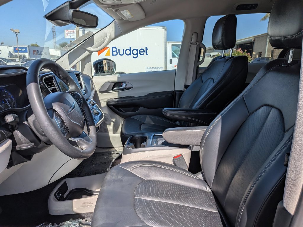 Used 2024 Chrysler Pacifica Touring-L FWD image 14