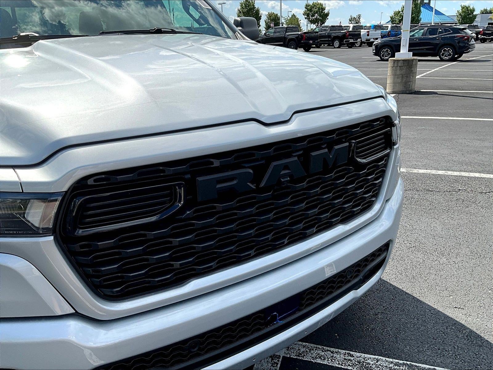 New 2026 RAM 1500 Express AWD/4WD image 22