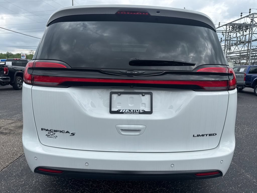 Used 2025 Chrysler Pacifica Limited FWD image 8