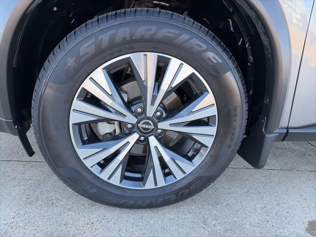 Used 2023 Nissan Rogue SV image 8