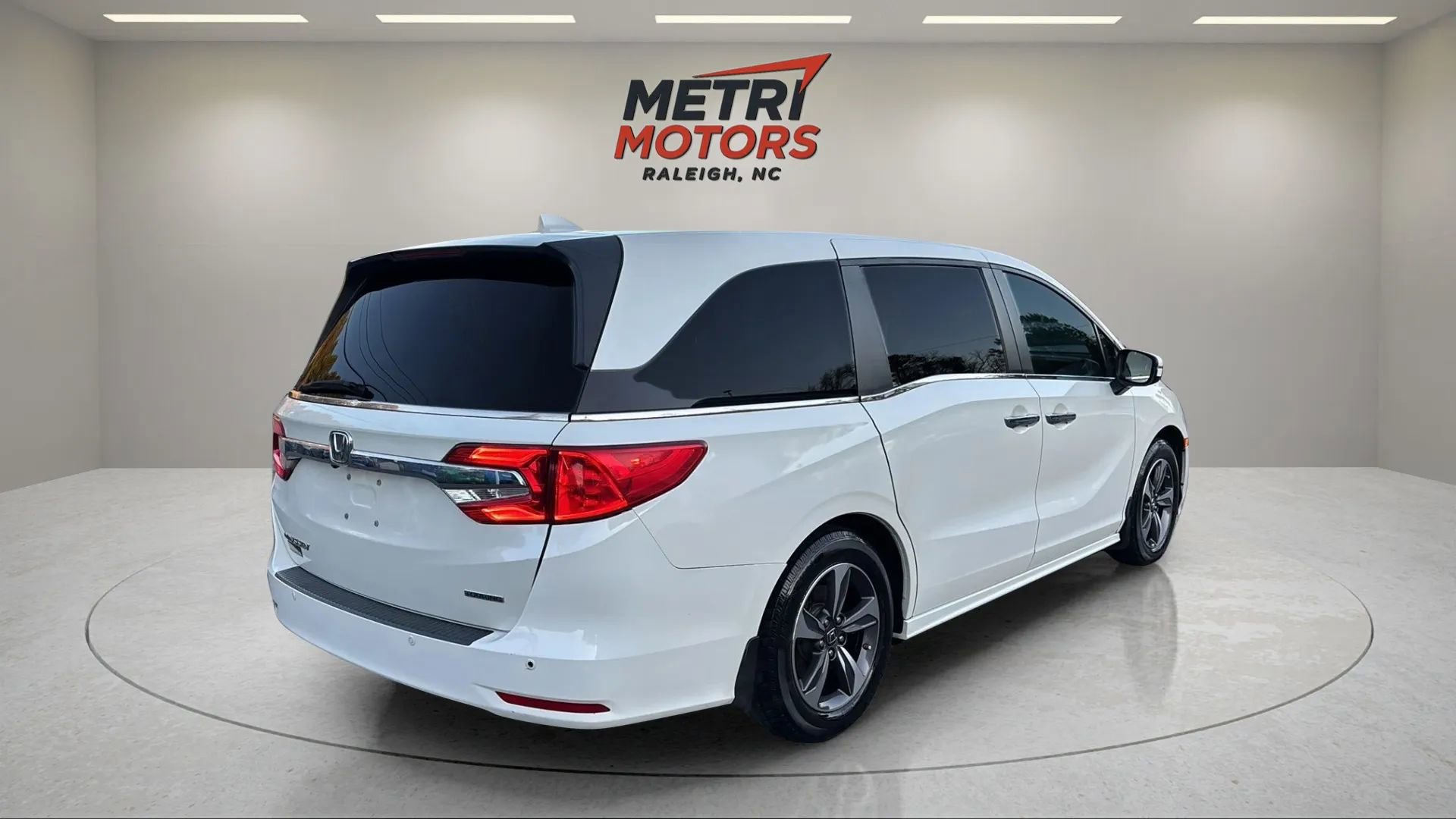 Used 2018 Honda Odyssey Touring image 3