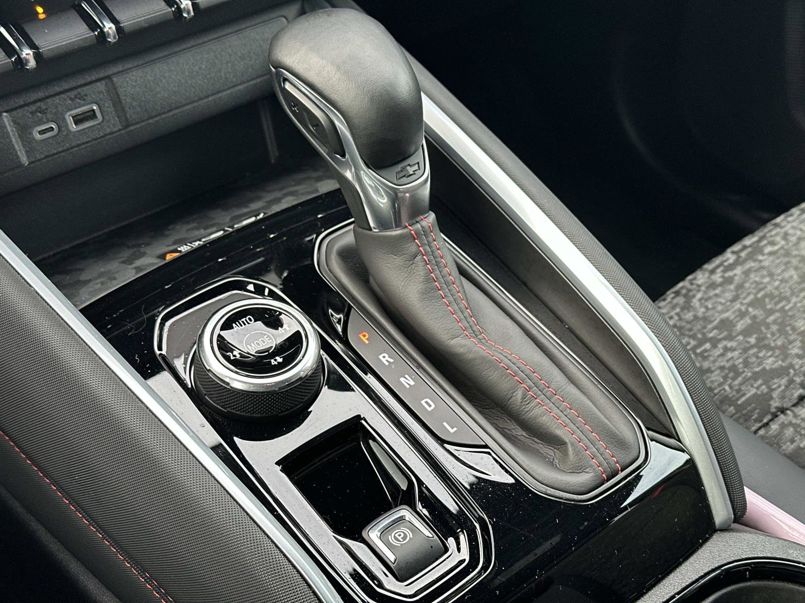 Used 2023 Chevrolet Colorado Z71 w/ Z71 Convenience Package 2 image 32