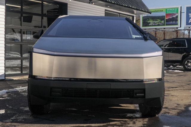 Used 2024 Tesla Cybertruck AWD Crew Cab image 13