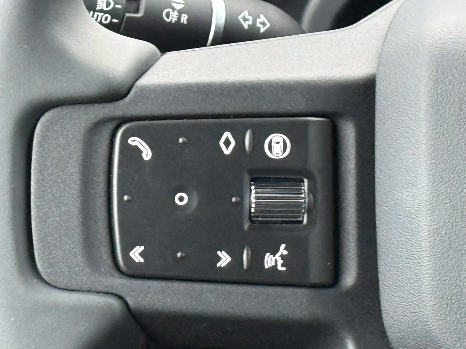 New 2026 Land Rover Defender 110 Trophy Edition AWD/4WD image 32