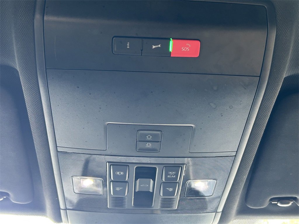 Used 2022 Volkswagen Atlas Cross Sport SEL R-Line image 17