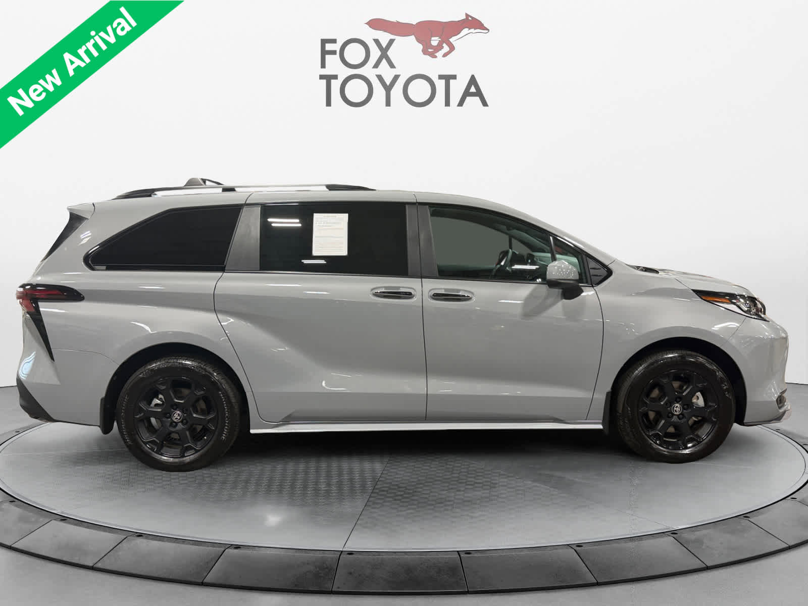 Used 2025 Toyota Sienna XLE Woodland Edition AWD/4WD image 7