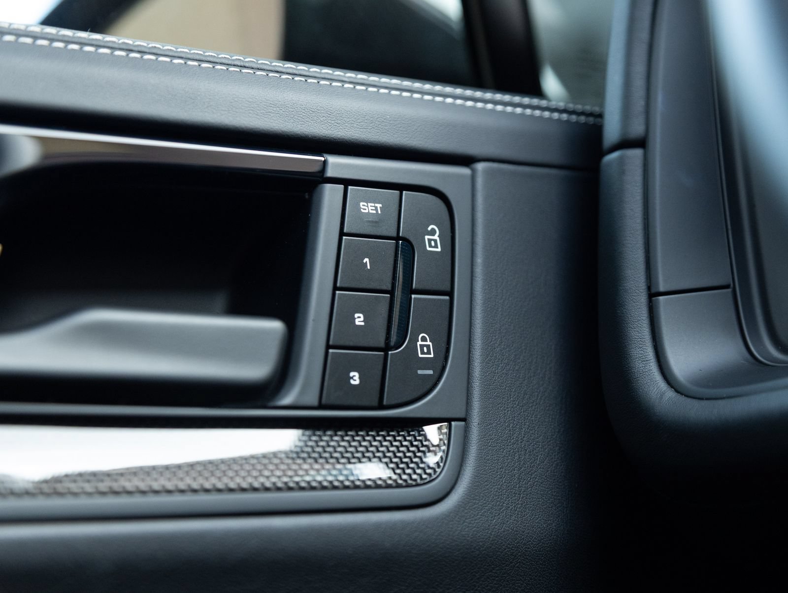 Certified 2025 Porsche Cayenne Turbo GT AWD/4WD image 18
