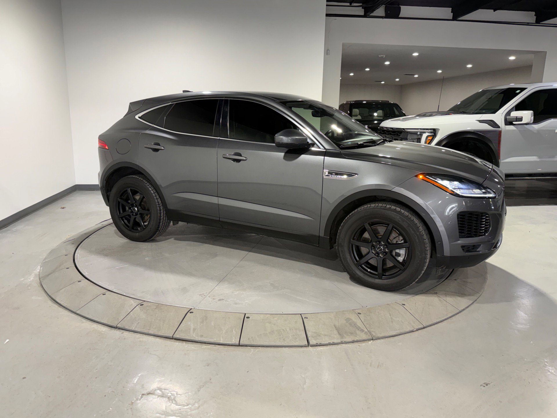 Used 2018 Jaguar E-PACE S image 9