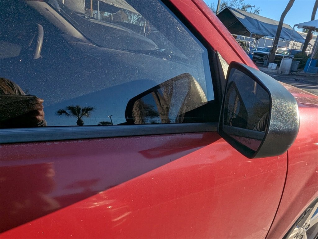 Used 2013 Dodge Avenger SE image 17