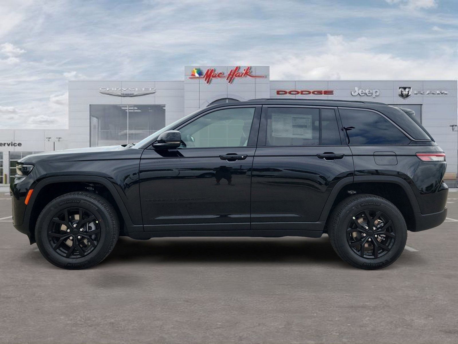 New 2026 Jeep Grand Cherokee Altitude RWD image 2