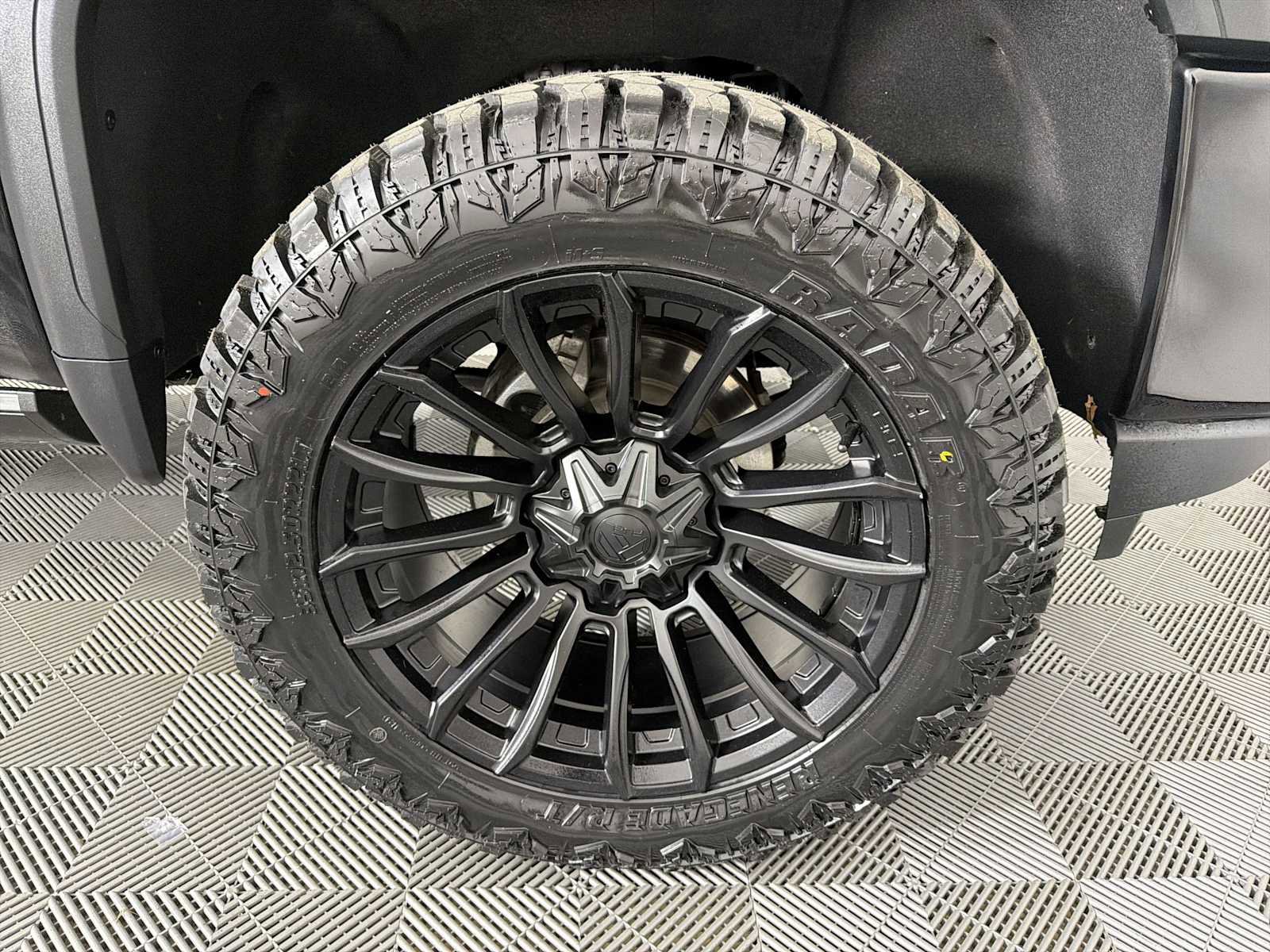 Used 2021 GMC Sierra 2500 Denali w/ Denali Ultimate Package image 12