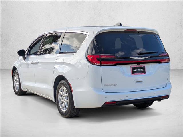 New 2026 Chrysler Pacifica Select image 8