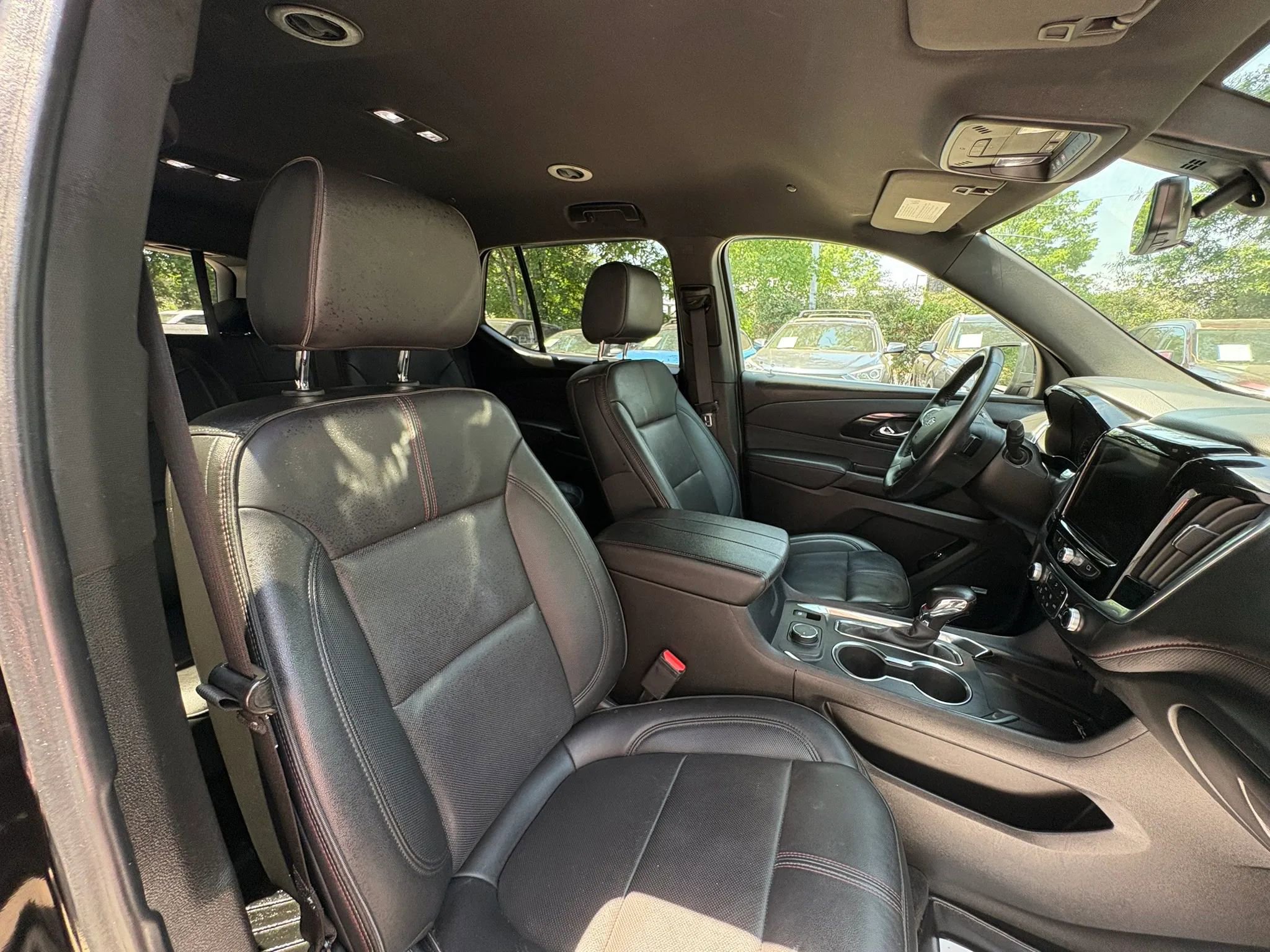 Used 2022 Chevrolet Traverse RS w/ LPO, 'HIT The Road' Package FWD image 7