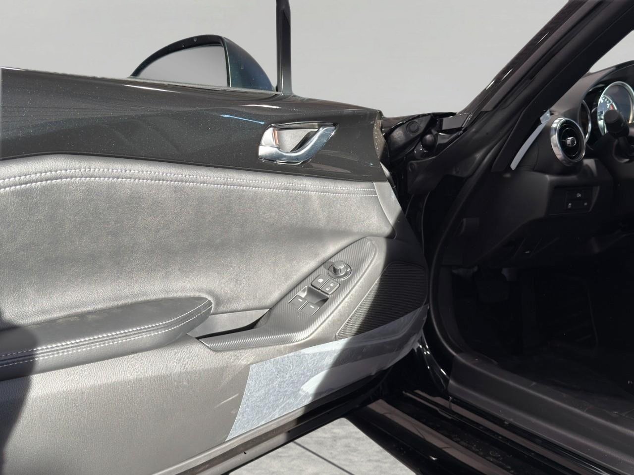 New 2025 MAZDA MX-5 Miata Grand Touring w/ Appearance Package RWD image 30